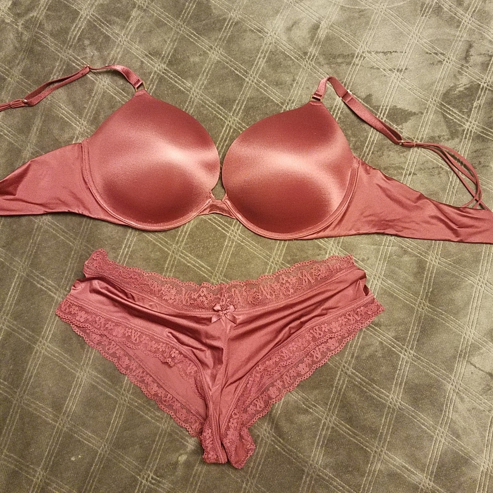 Victoria's Secret 38C and matching cheekies Large
